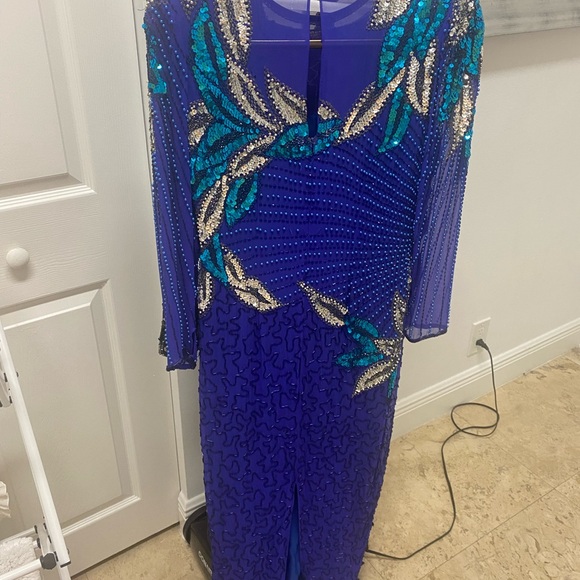 Formal gown - Picture 2 of 2